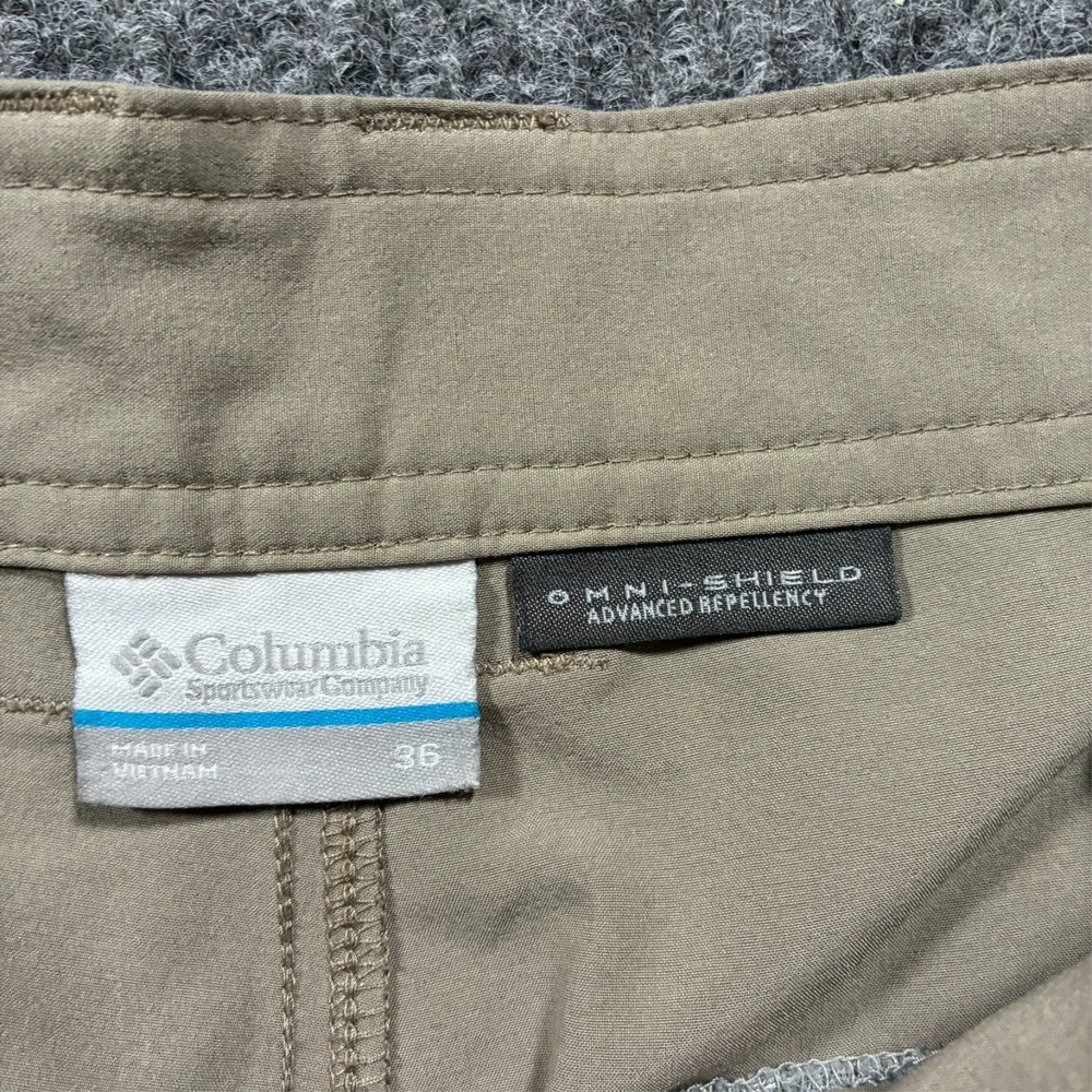 Columbia Mens Cargo Shorts Size 36 Omni-Shield Khaki Hiking Outdoor Performance - Picture 3 of 11